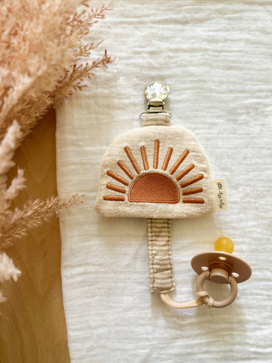 Itzy Ritzy- Sun Soothe & Store Pacifier Clip