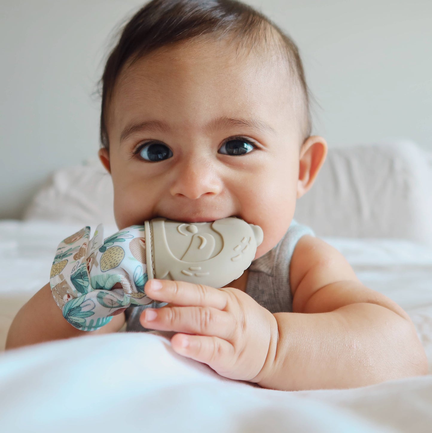 Itzy Ritzy Silicone Teething Mitt